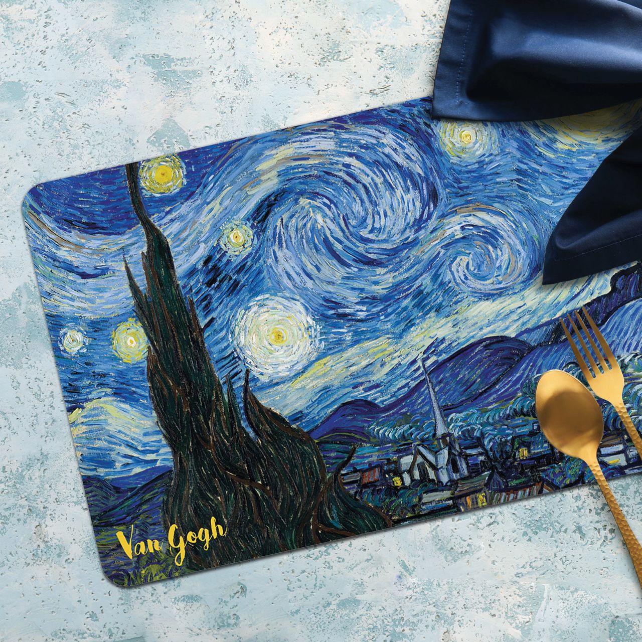This placemat with the effigy of the famous painting "Starry Night" by the Dutch post-impressionist painter Vincent Van Gogh, is ideal to add an artistic touch to your table and protect your furniture.