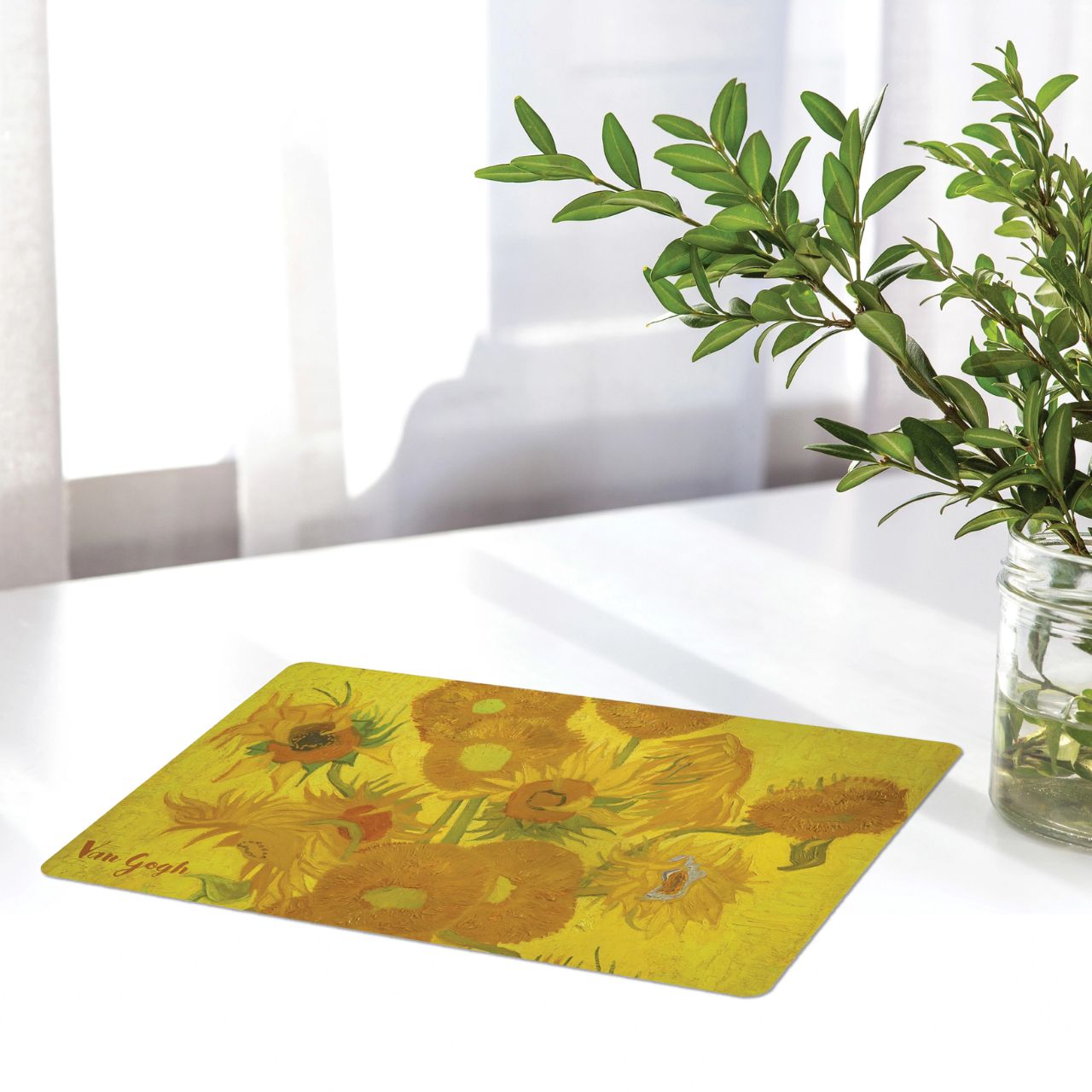 This placemat with the effigy of the famous painting "Sunflower" by the Dutch post-impressionist painter Vincent Van Gogh, is ideal to add an artistic touch to your table and protect your furniture.