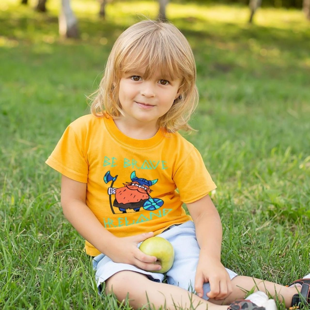 Showcasing a fun Viking design, the mustard kids' T-shirt adds a splash of color to any outfit. Crafted from soft, breathable fabric, it ensures comfort for active play and exploration.