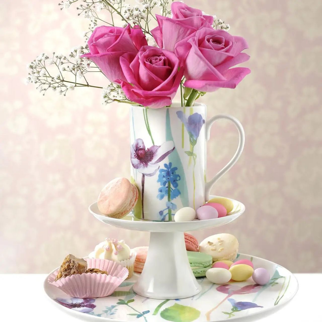 A statement piece perfect for showing off your delicious bakes