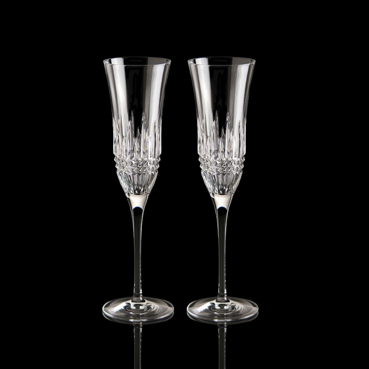 Lismore Diamond Essence Flute 8 OZ Set/2  This classic Lismore Diamond Essence Flute Pair from Waterford offer the perfect serve for your sparkling wine. Featuring the famous ring and upright cuts of the Lismore Diamond pattern, these traditional flutes will co-ordinate well with existing Diamond pieces as well as bring their own style to your home.