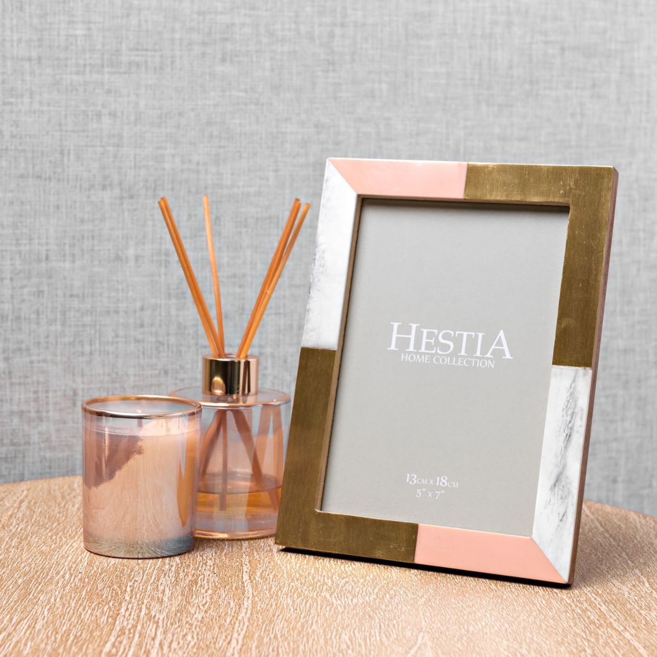 Give a precious snap the perfect place to shine with this gorgeous resin frame with brass inlay details.