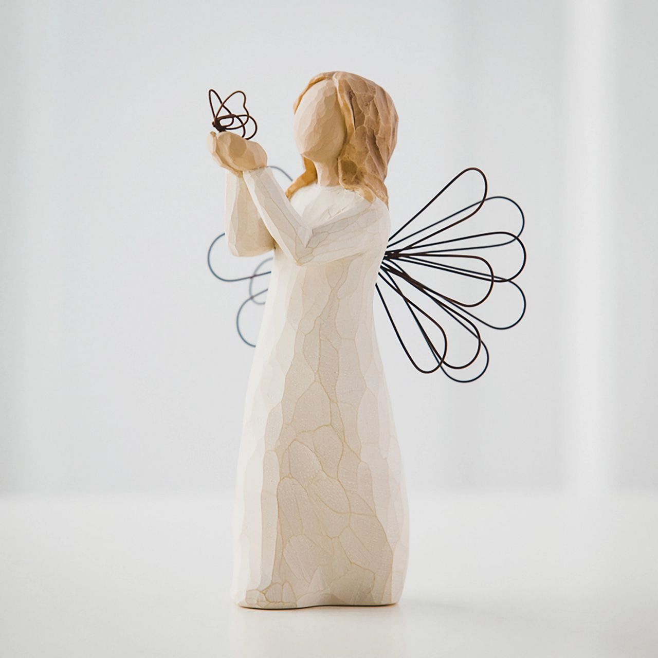 Willow Tree is an intimate line of figurative sculptures representing sentiments of love, closeness, healing, courage, hope...all the emotions we encounter in life.