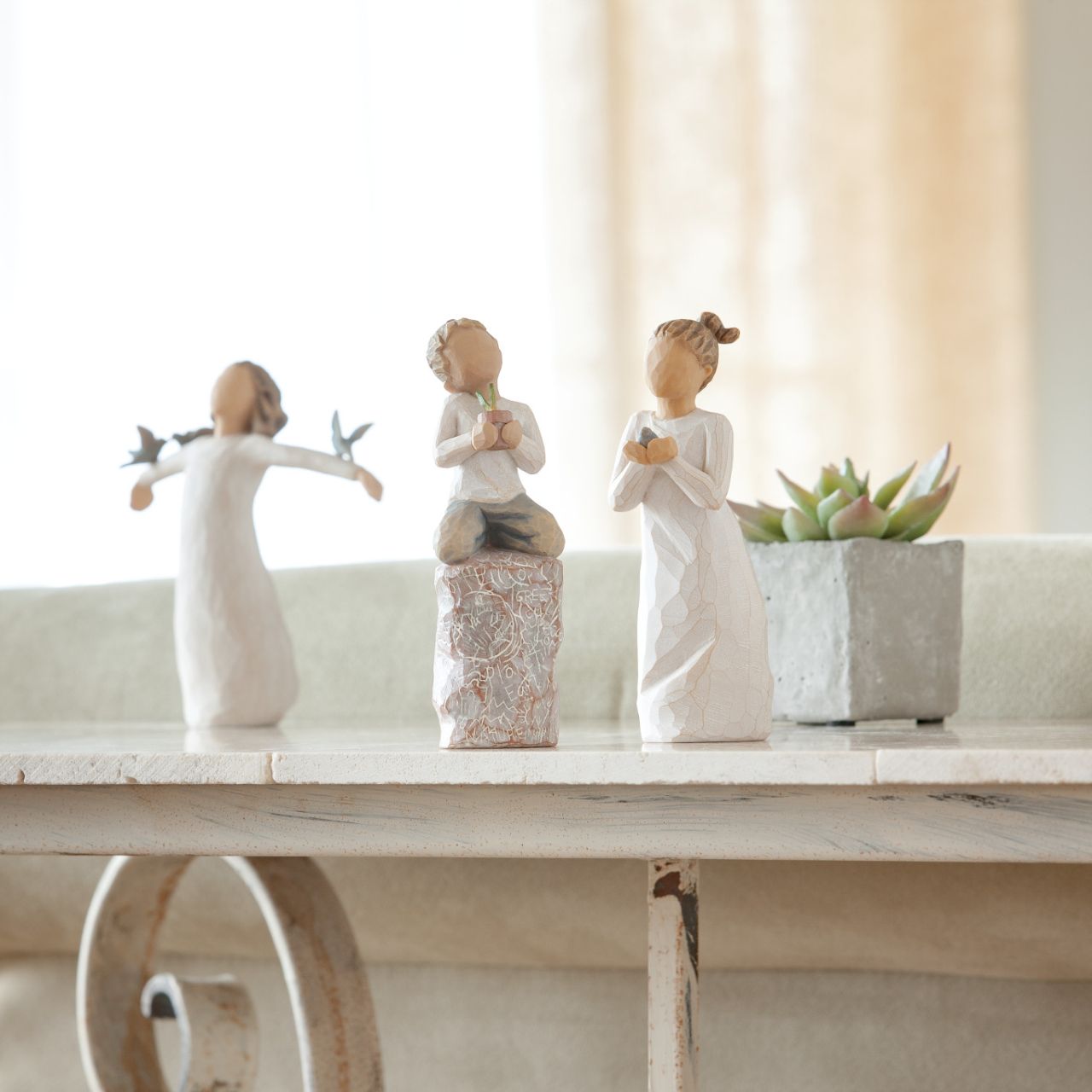 A gift to express appreciation and thankfulness for teachers, volunteers, donors, caregivers, friends ...or for those who love nature and birds. The gesture of this figurine is caring and protective.