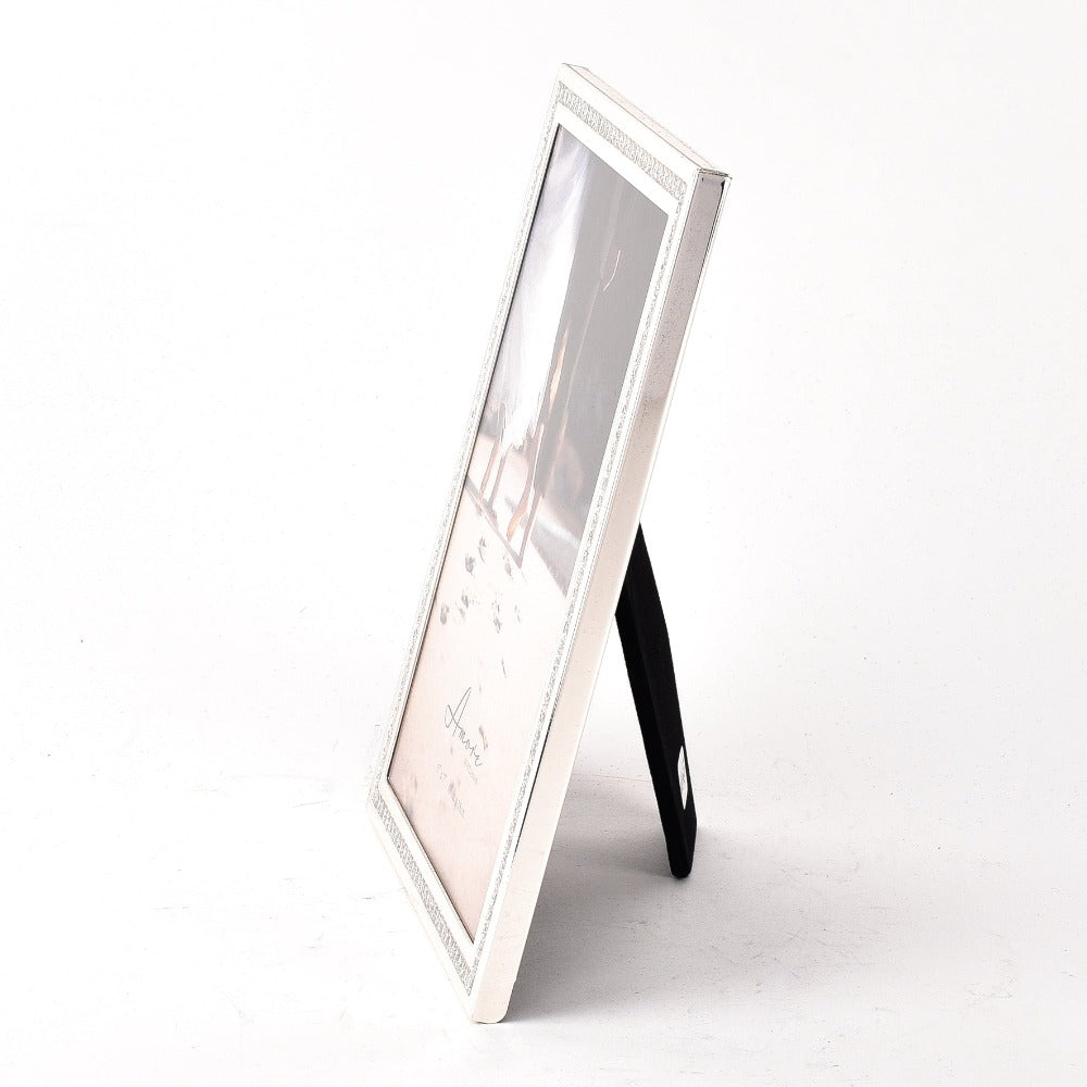 Amore Silver Sparkle Border Photo Frame 5" x 7"  Taking its name from the Italian for love, AMORE BY JULIANA® combines the romance and elegance of Italian style in fresh, contemporary and timeless designs with real sentimental value.