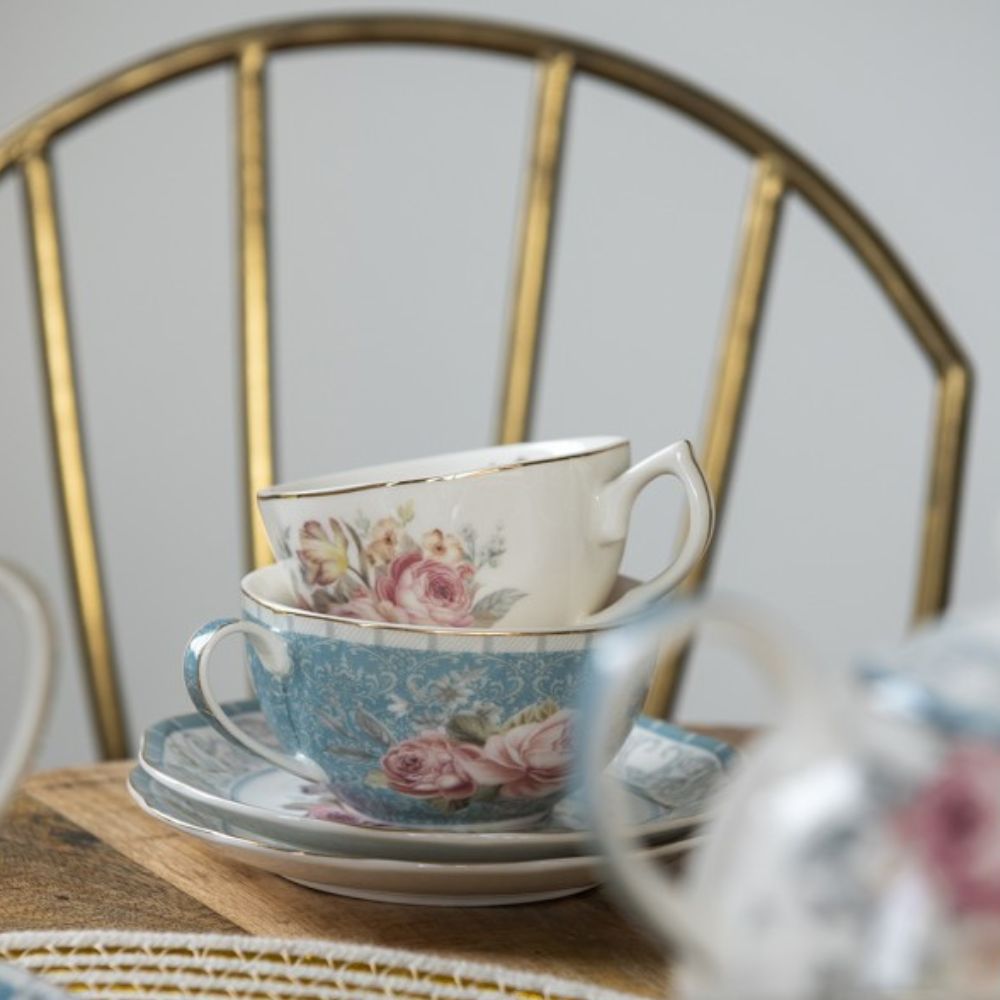 Clayre & Eef Classic White Blue Porcelain Flowers Cup and Saucer  This Country Style White Blue Porcelain Flowers Cup and Saucer comes from Clayre & Eef, renowned for their high-quality materials and elegant yet unique design.