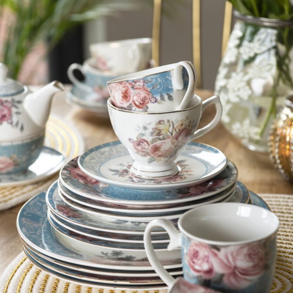 Clayre & Eef Classic White Blue Porcelain Flowers Cup and Saucer  This Country Style White Blue Porcelain Flowers Cup and Saucer comes from Clayre & Eef, renowned for their high-quality materials and elegant yet unique design.