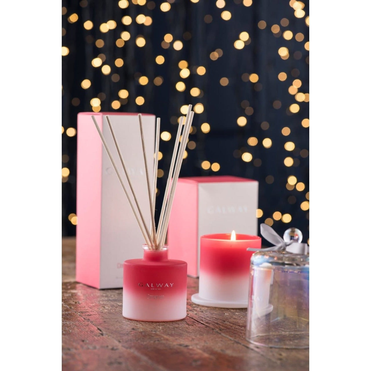 Galway Crystal Cinnamon Scented Gift Set  Once again the Galway Crystal's Christmas range does not disappoint, with beautiful new introductions in 2021. 