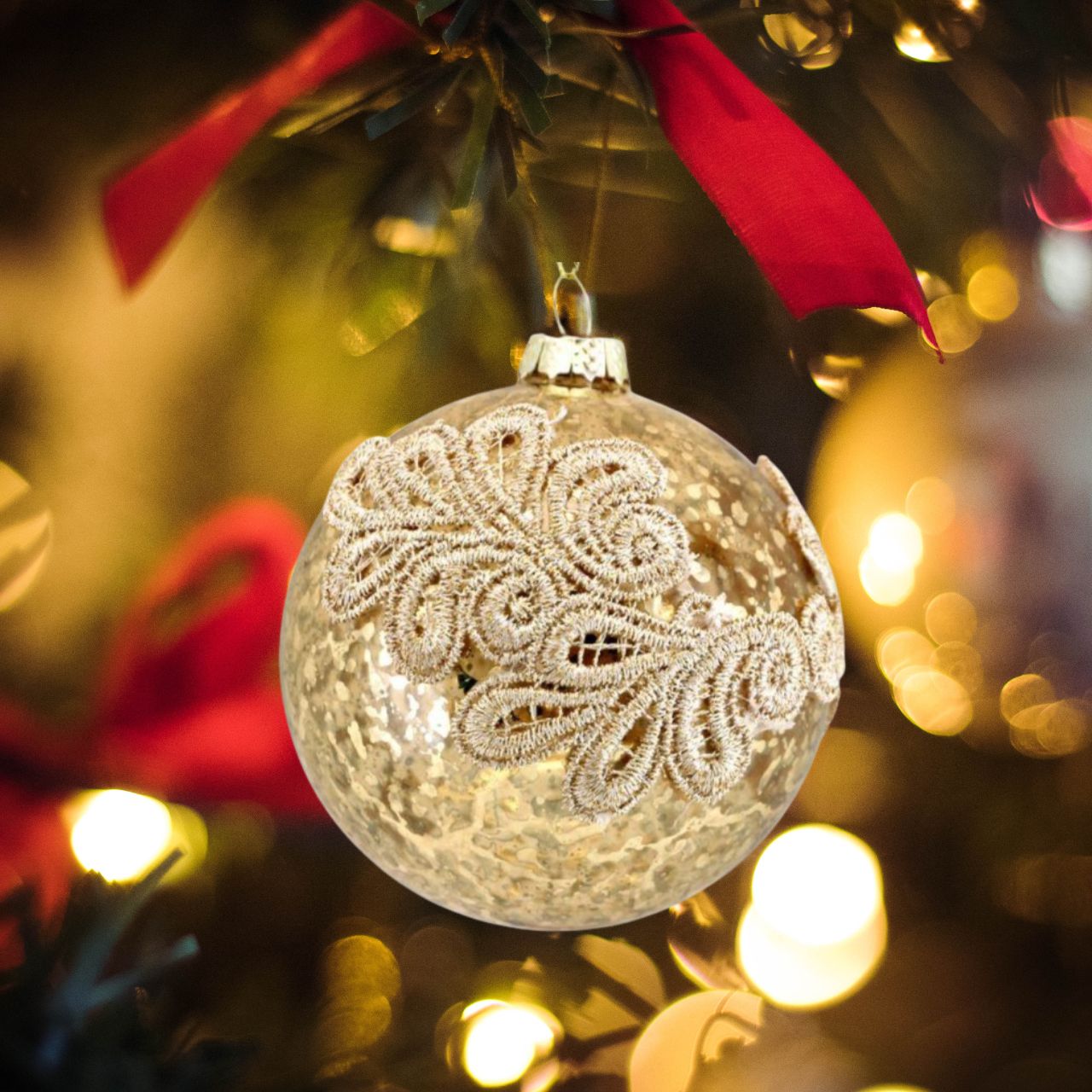 Gisela Graham Glass Bauble - Antique Gold/Gold Embroidered