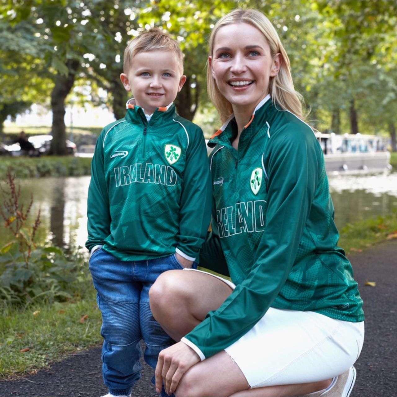 Lansdowne Adults Bottle Green Sublimated Performance 1/4 Zip Top  This 1/4 zip performance top is part of the Lansdowne Sports Official Collection. Designed in a bottle green sublimated dry fit performance material this top is ideal for sports. It stabilizes core temperature and helps draw moisture away from skin so will aid peak performance.