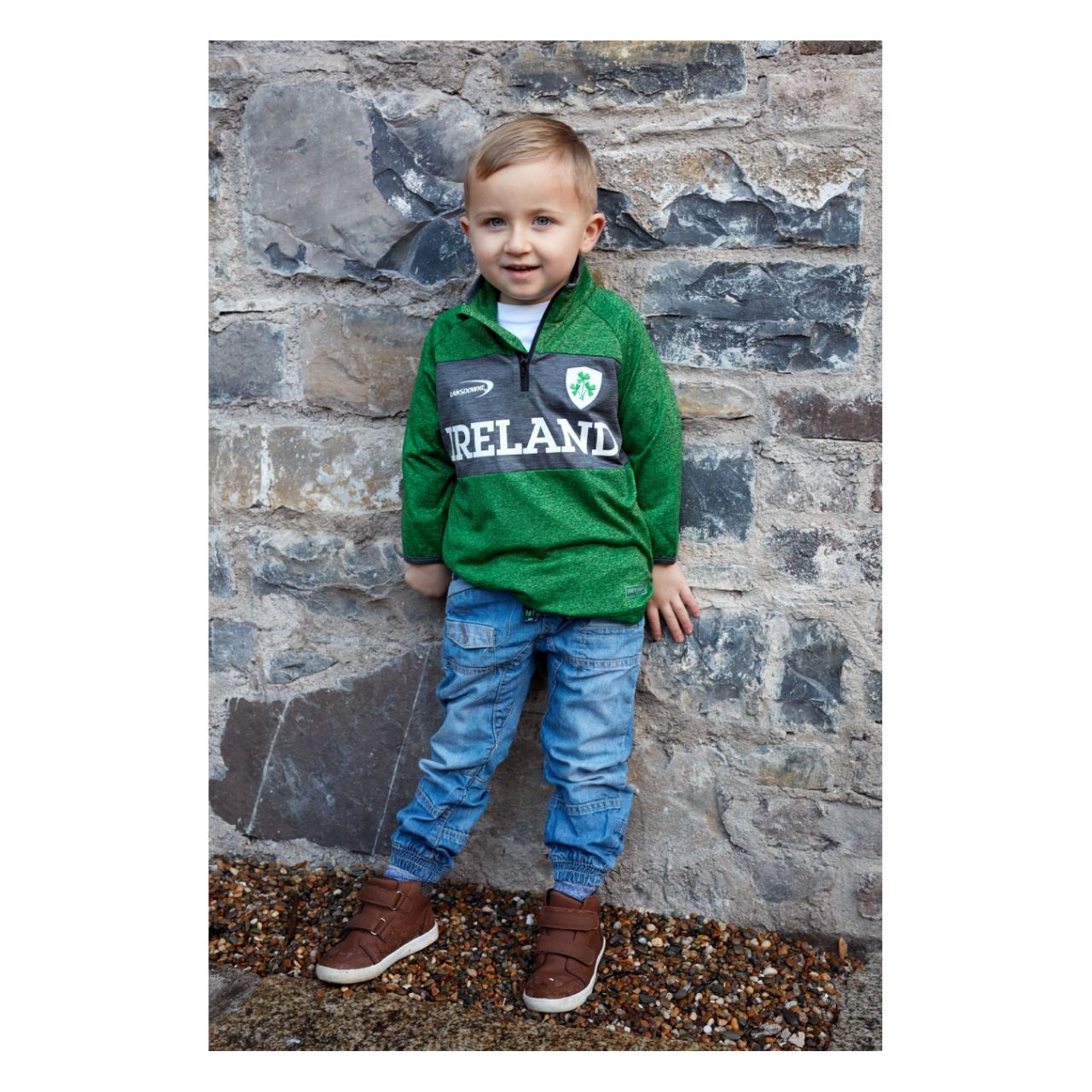 Lansdowne Green Grindle Kids 1/4 Zip Performance Top  Lansdowne Sports Official Collection Green Grindle Kids 1/4 Zip Performance Top  This kids 1/4 zip performance top is part of the Lansdowne Sports Official Collection. Designed in a green and grey grindle dry fit performance material this top is ideal for sports. It stabilizes core temperature and helps draw moisture away from skin so will aid peak performance.  Embroidered badge as well as a large printed Ireland logo.