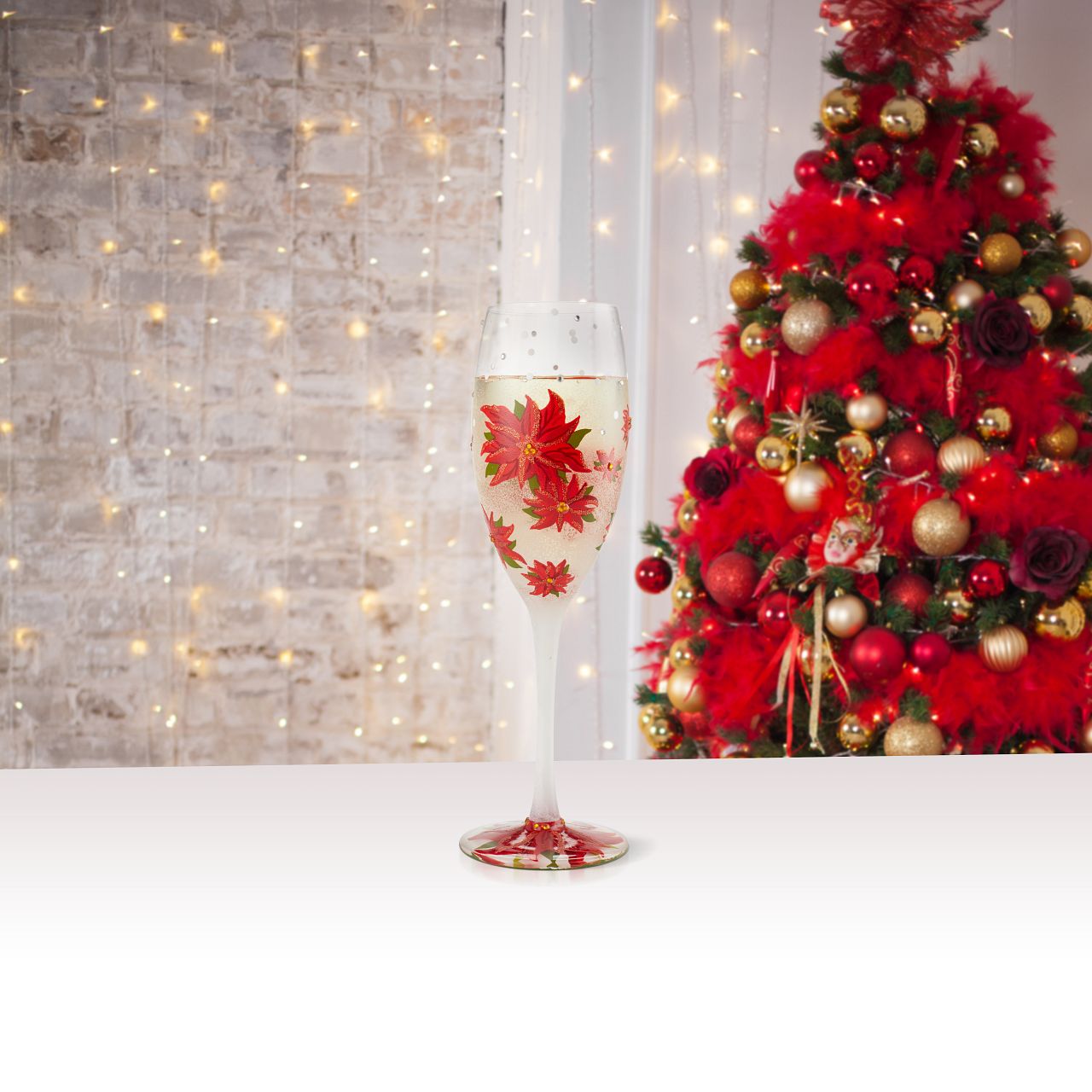 Christmas Lolita Poinsettias In the Snow  The shape of the poinsettia flower and leaves are sometimes thought as a symbol of the Star of Bethlehem which led the Wise Men on the Holy Night. In this glass the holiday flower blooms beautifully in the snow. Hand wash only.