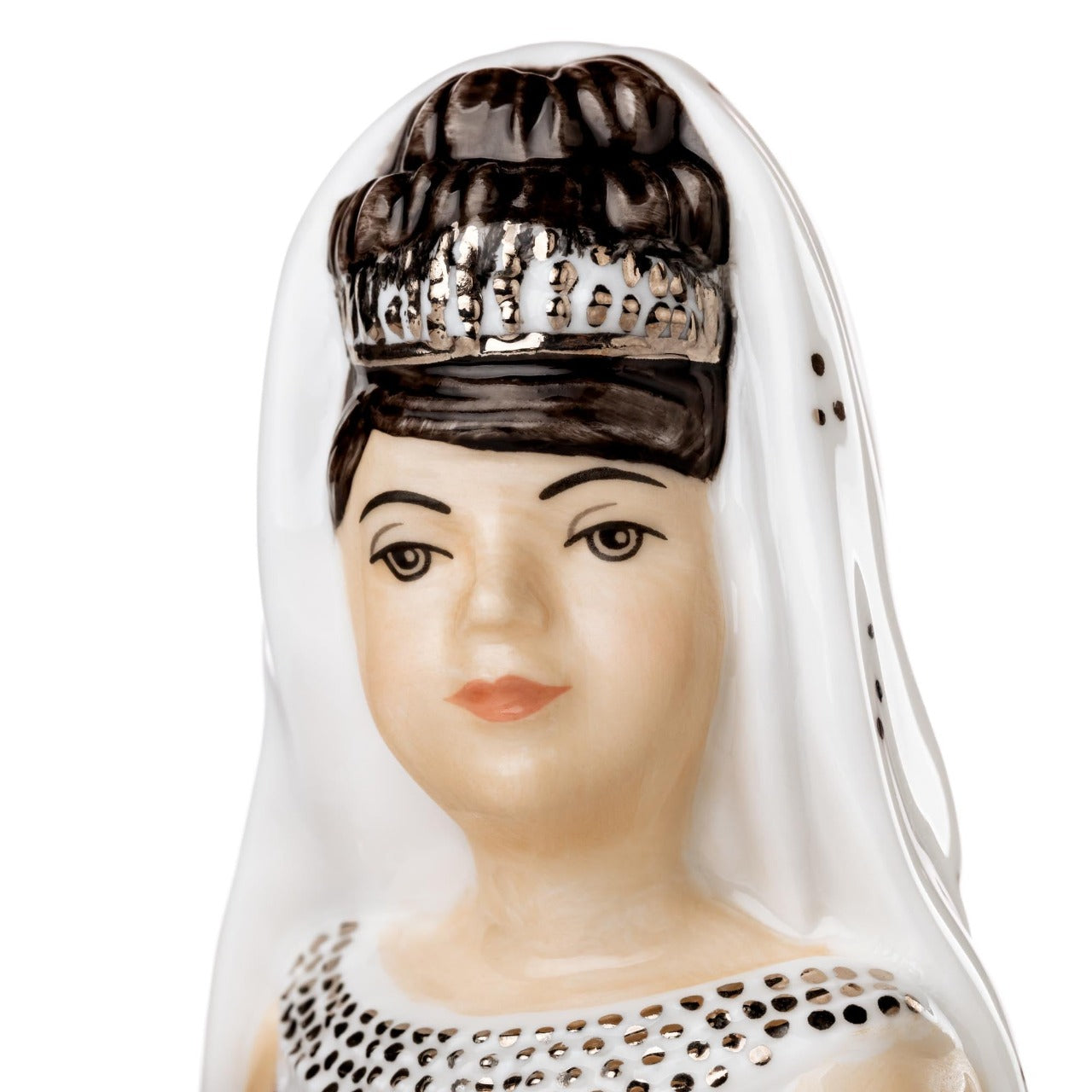 English Ladies Mini Gypsy Affection Brunette  Gypsy Affection is the latest edition to the range and comes in both blonde and brunette and also in mini-figures. This gorgeous figurine stands out from the crowd with stunning gold details throughout the dress and on her beautiful crown.