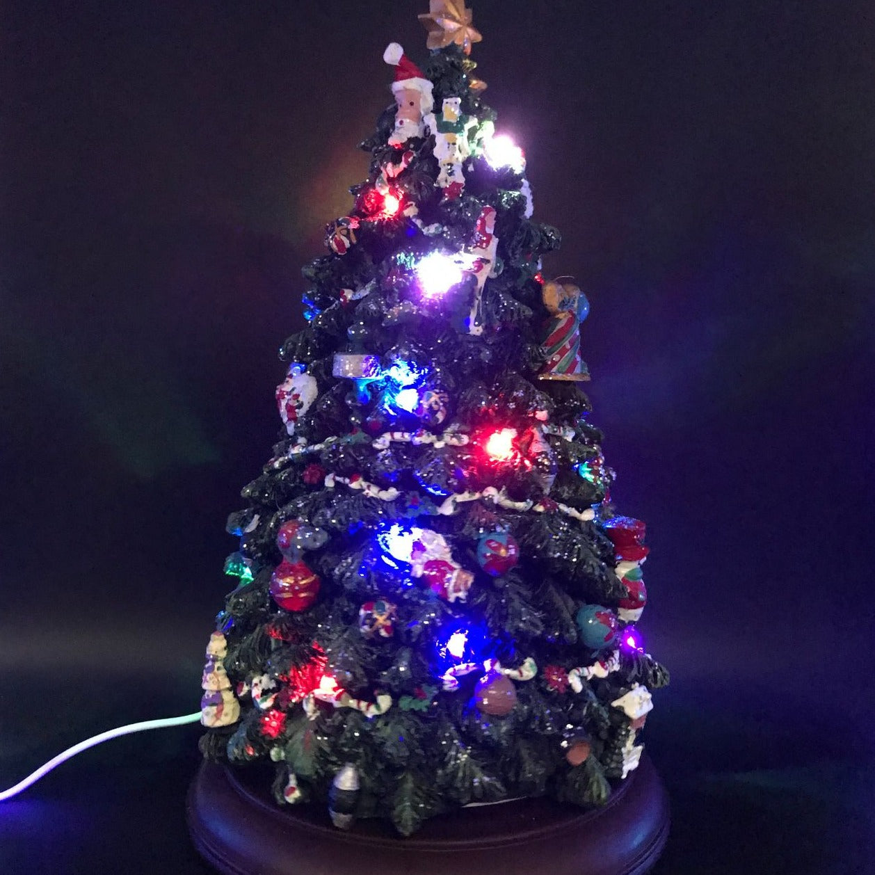 Music Box World Christmas Tree with LED's  Christmas tree with LED's. The very detailed Christmas tree stands on a dark brown base. When the switch is turned on, the tree is lit with colourful LED's and rotates on the base while 8 different melodies play. 