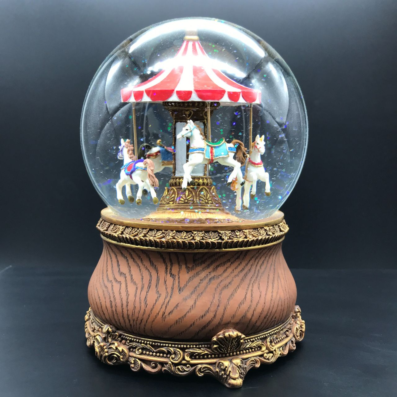 Music box World Snow Globe Carousel  Snow globe is a beautiful Christmas decoration that is treasured by people of all ages that captures the the magical moments of Christmas.  The carousel in the globe turns to the melody “Oh Christmas Tree”