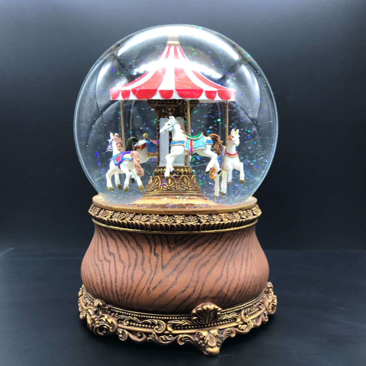 Music box World Snow Globe Carousel  Snow globe is a beautiful Christmas decoration that is treasured by people of all ages that captures the the magical moments of Christmas.  The carousel in the globe turns to the melody “Oh Christmas Tree”