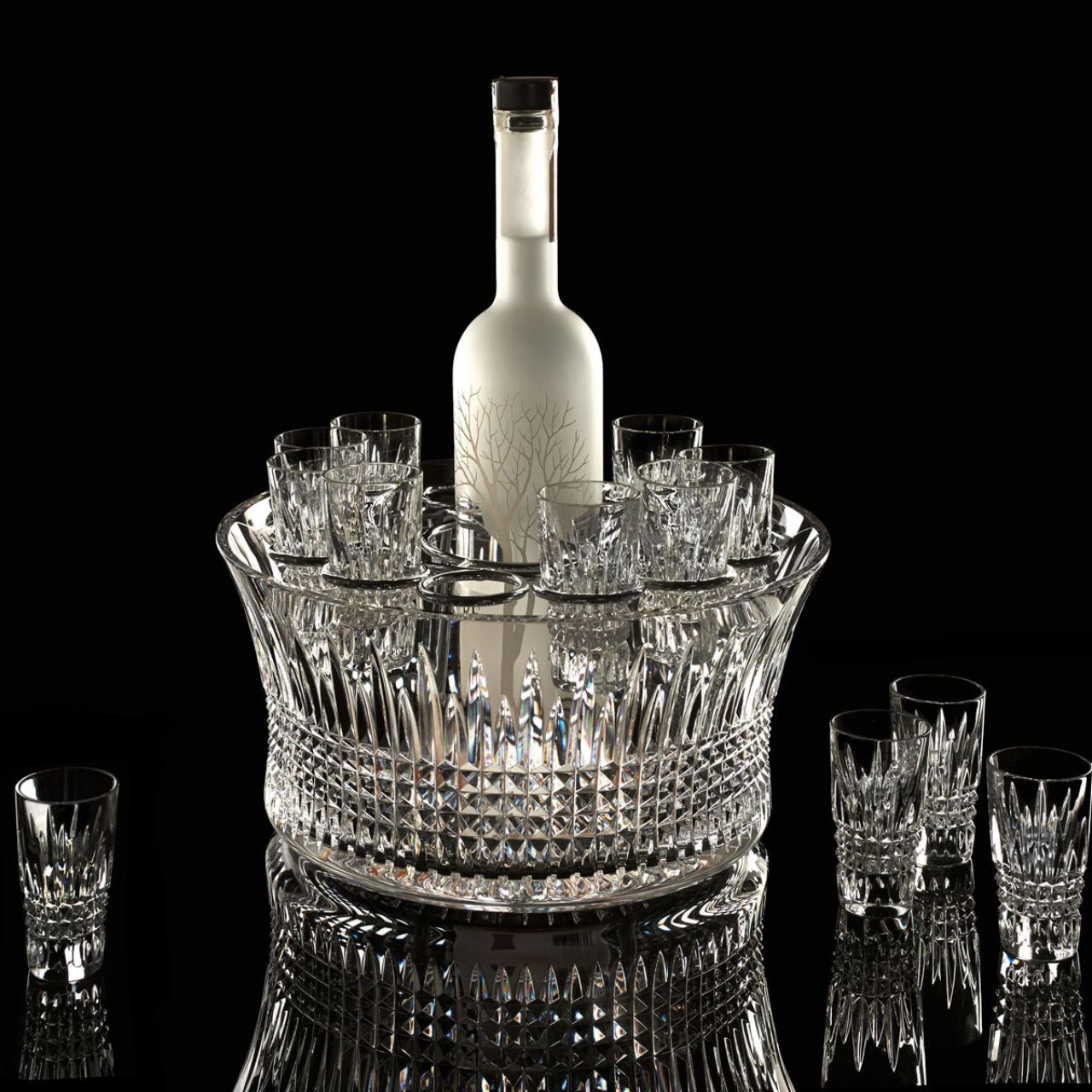 Waterford Crystal Lismore Diamond Bowl Vodka Chill Set 30cm  The Lismore Diamond pattern is a strikingly modern reinvention of the Waterford classic : characterized by intricate diamond cuts rendered in radiant fine crystal.